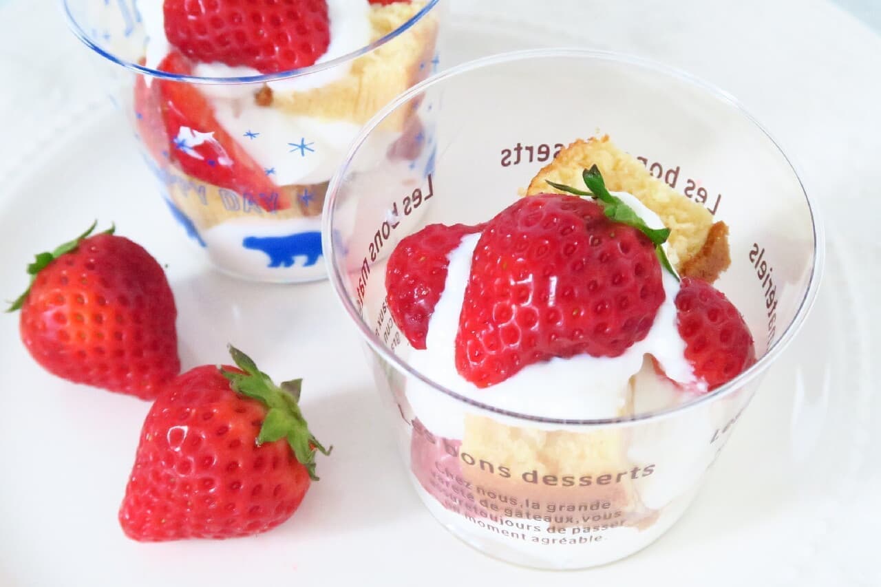 Making strawberry parfait with 100 dessert cups ♪ Easy and fashionable