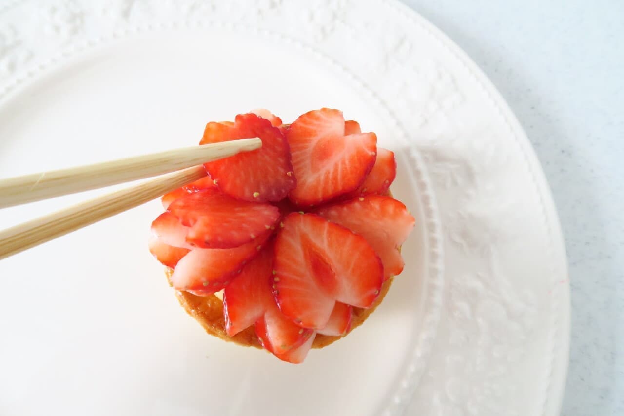 Carnation style ♪ Easy strawberry decoration --For Mother's Day decoration