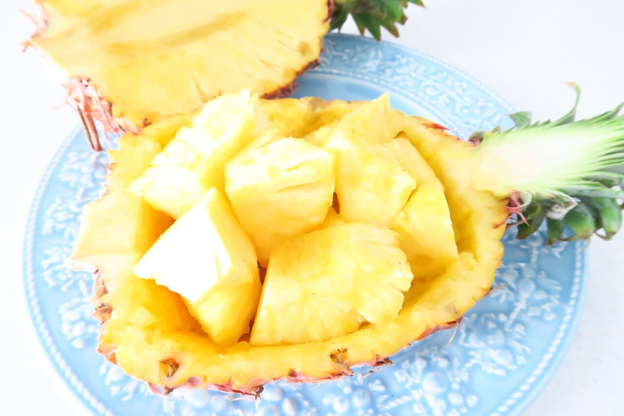丸ごとパイナップル基本の切り方 -- 台湾産パイナップルも簡単・きれいに♪