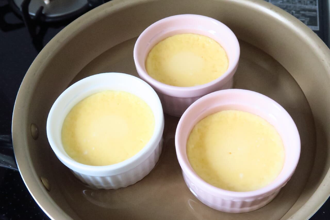 Use Hundred yen store cocotte! Easy pudding recipe-just steam in a frying pan for 8 minutes