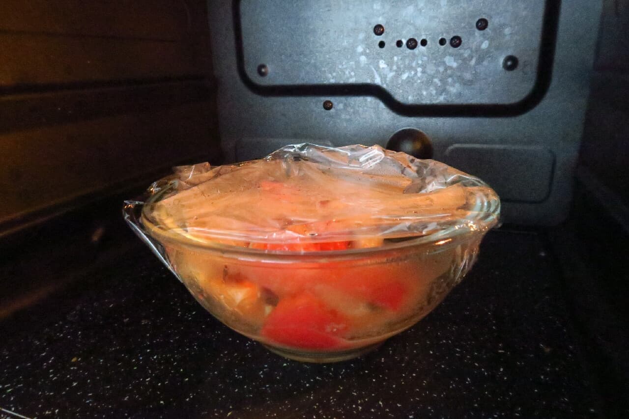 Boiled frozen tomato and salted mackerel