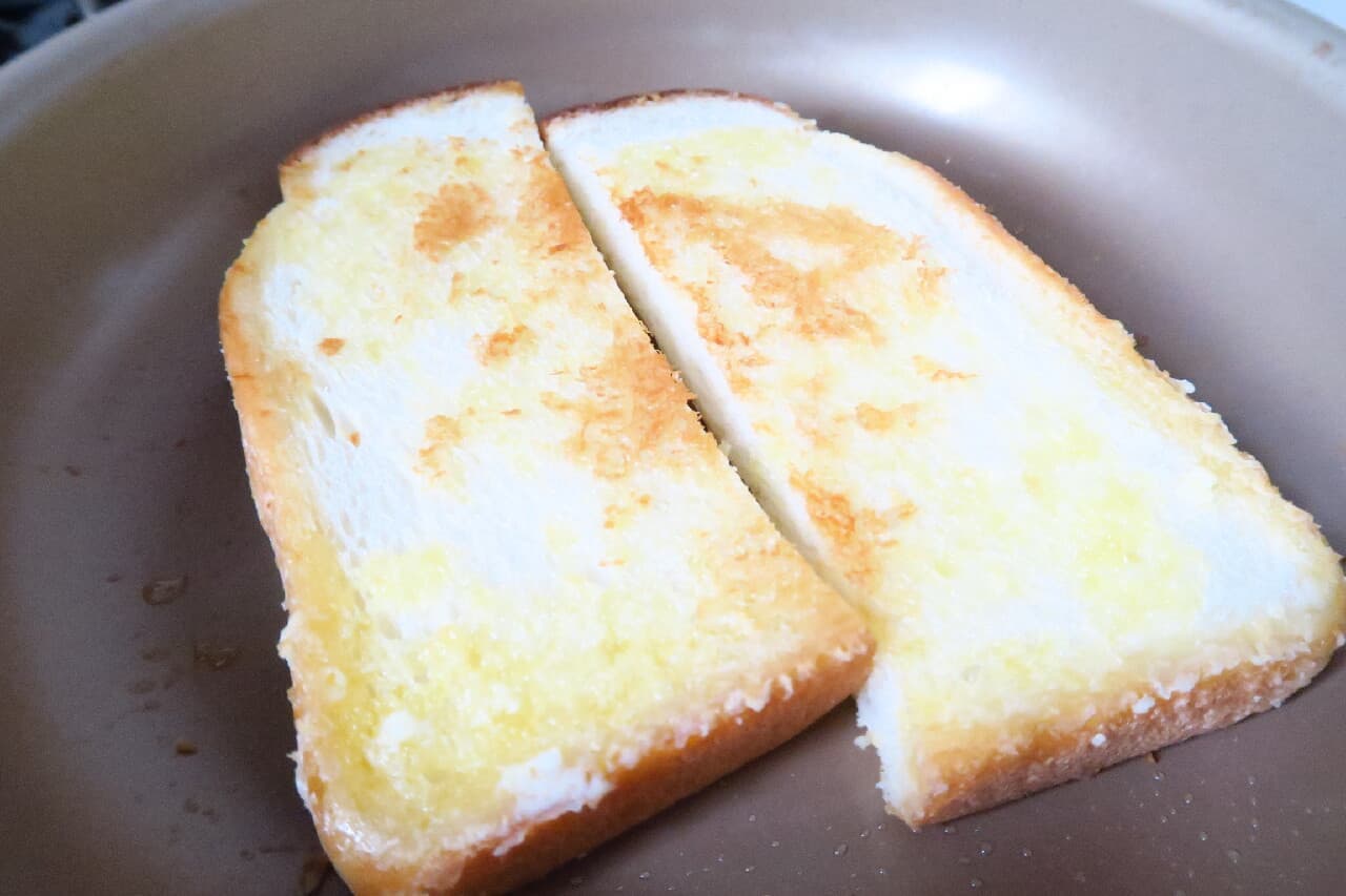 Easy with a frying pan! Butter toast recipe--Easy to clean up