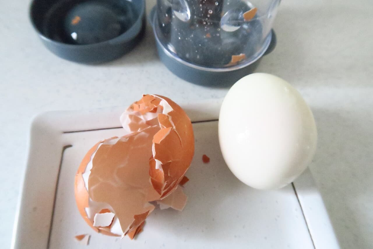 Daiso Egg shelling