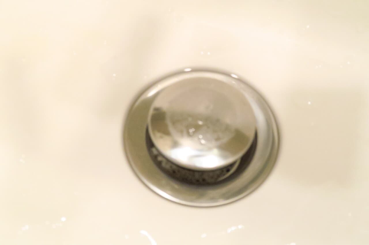 Hundred yen store "dust guard of wash basin to pinch" clogging prevention & easy cleaning