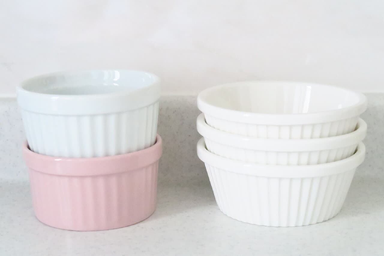 Storage compact! "NITORI 9cm Cocotte" Recommended for dessert & cake molds