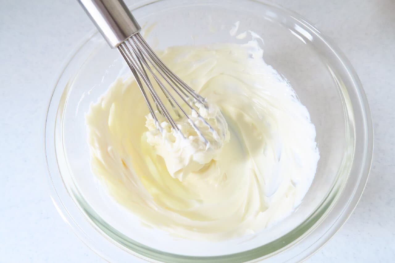 Easy with an omelet ♪ Banana cheesecake recipe --Refreshing with yogurt and raisins