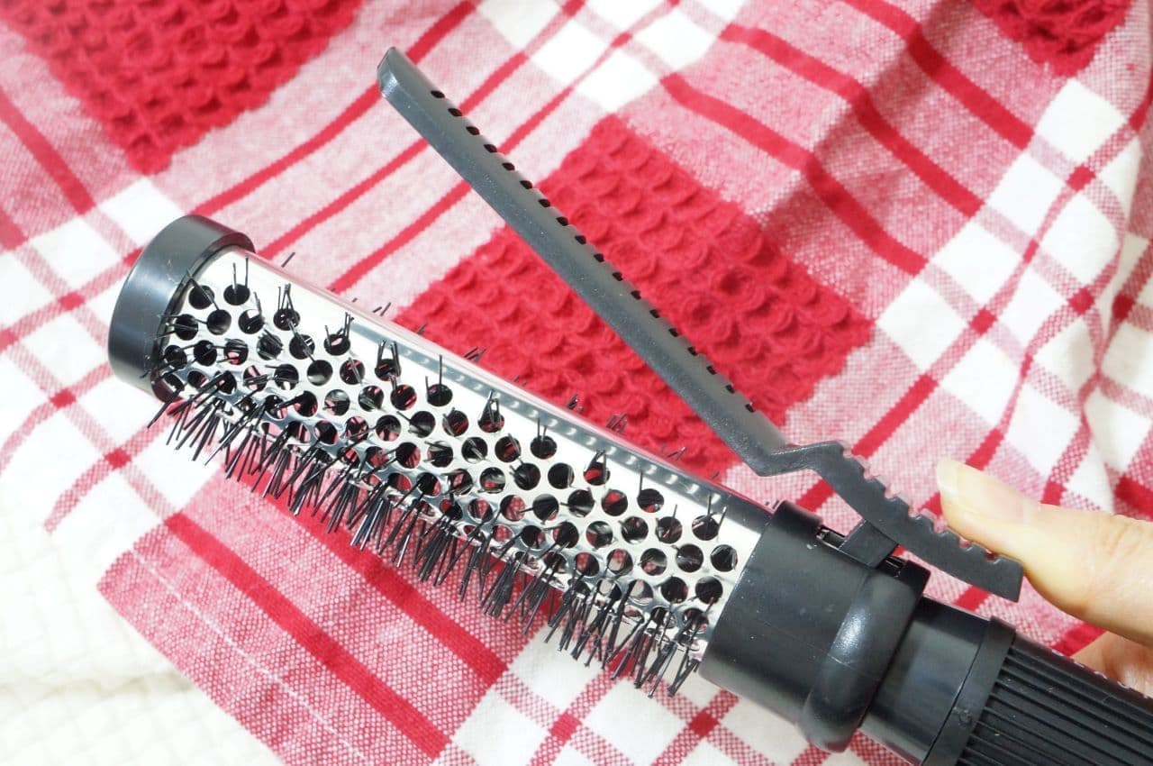 Daiso "Clip Heat Conductive Hairbrush"