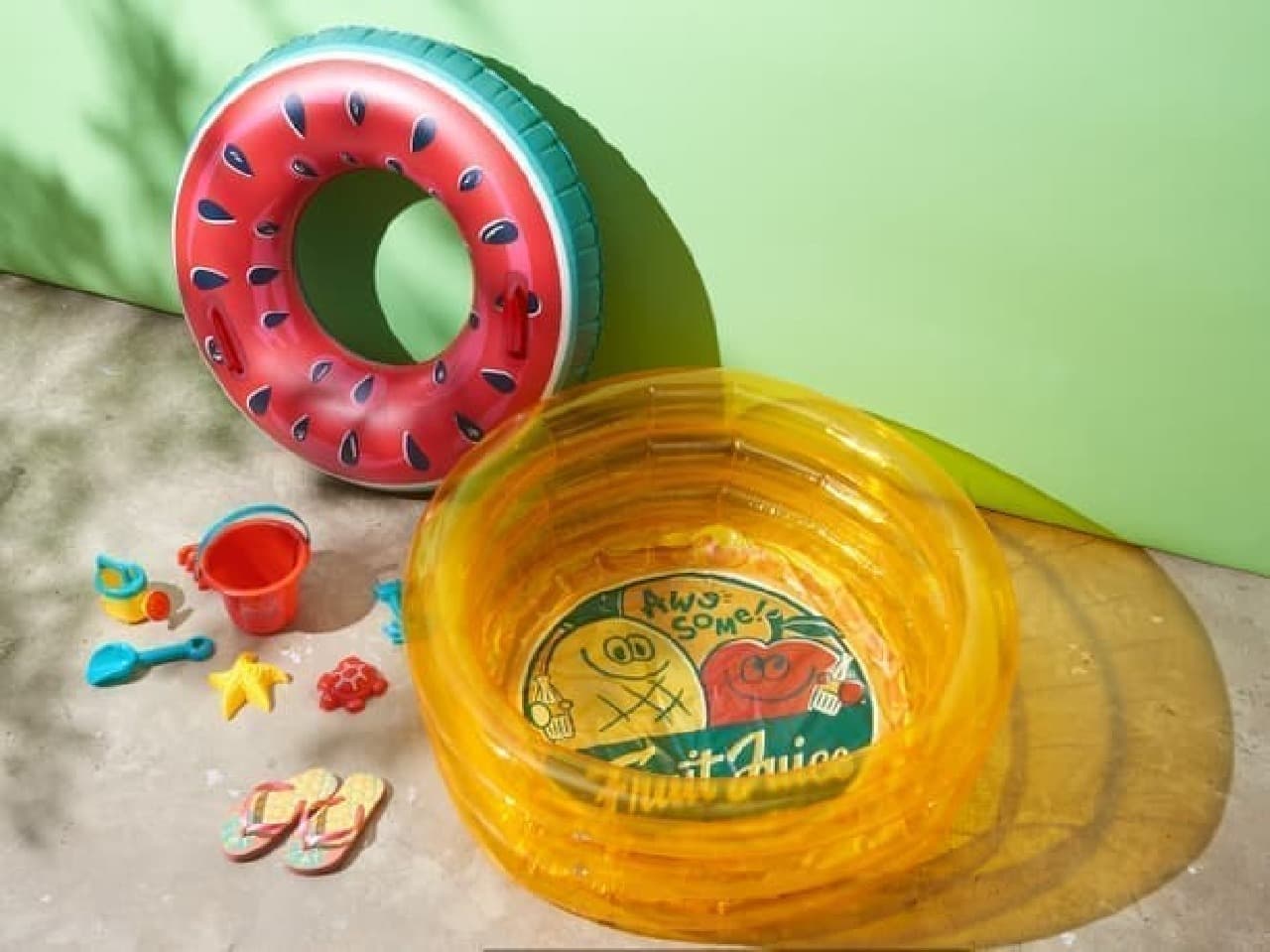 Colorful and fun! AWESOME STORE beach & pool supplies--you can enjoy the festive mood