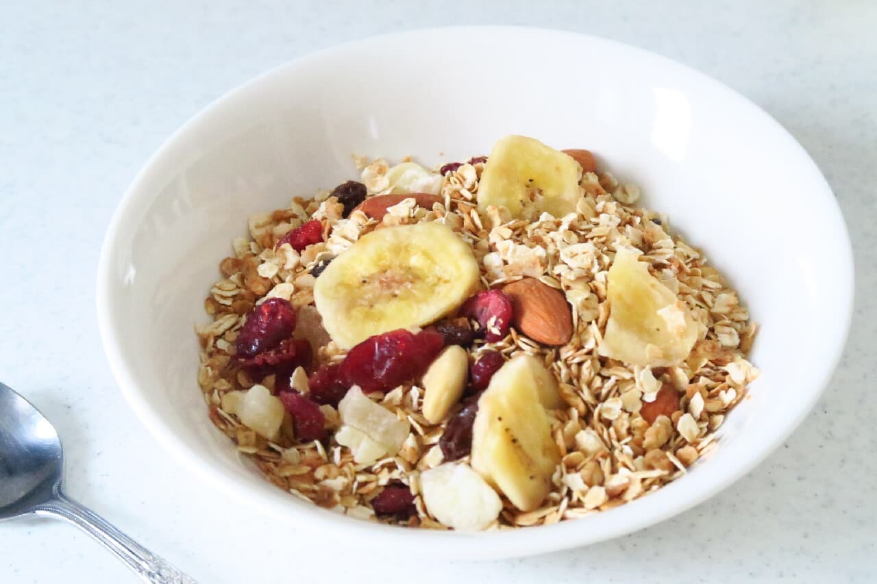 Easy with a frying pan ♪ Homemade granola recipe --Oatmeal & dried fruits to your liking