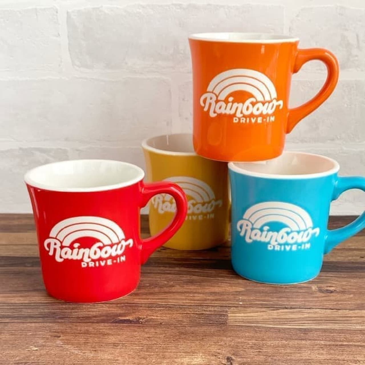 Hawaii's popular store "Rainbow Drive-In" limited items are now in PLAZA --Colorful mugs, tote bags, etc.