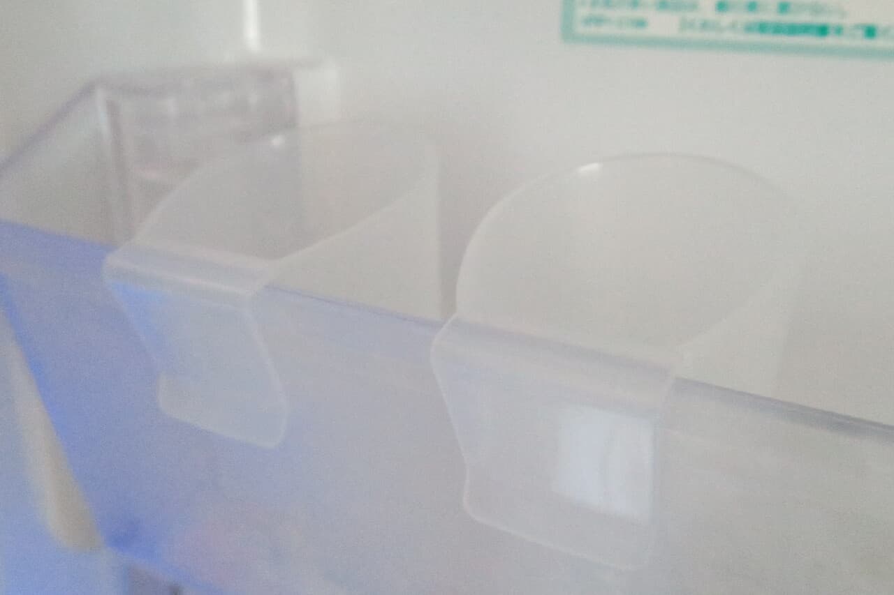 100均「マヨケチャホルダー」で冷蔵庫収納すっきり -- 賞味期限が見やすい「薬味チューブポケット」も