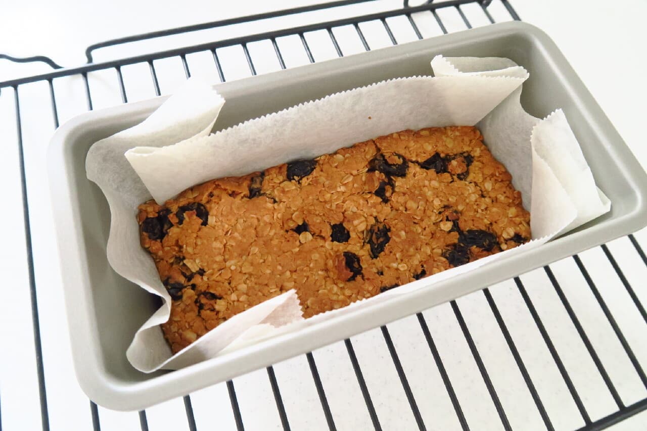 For light meals ♪ Simple recipe for oatmeal bar --Healthy sweetness with honey and raisins
