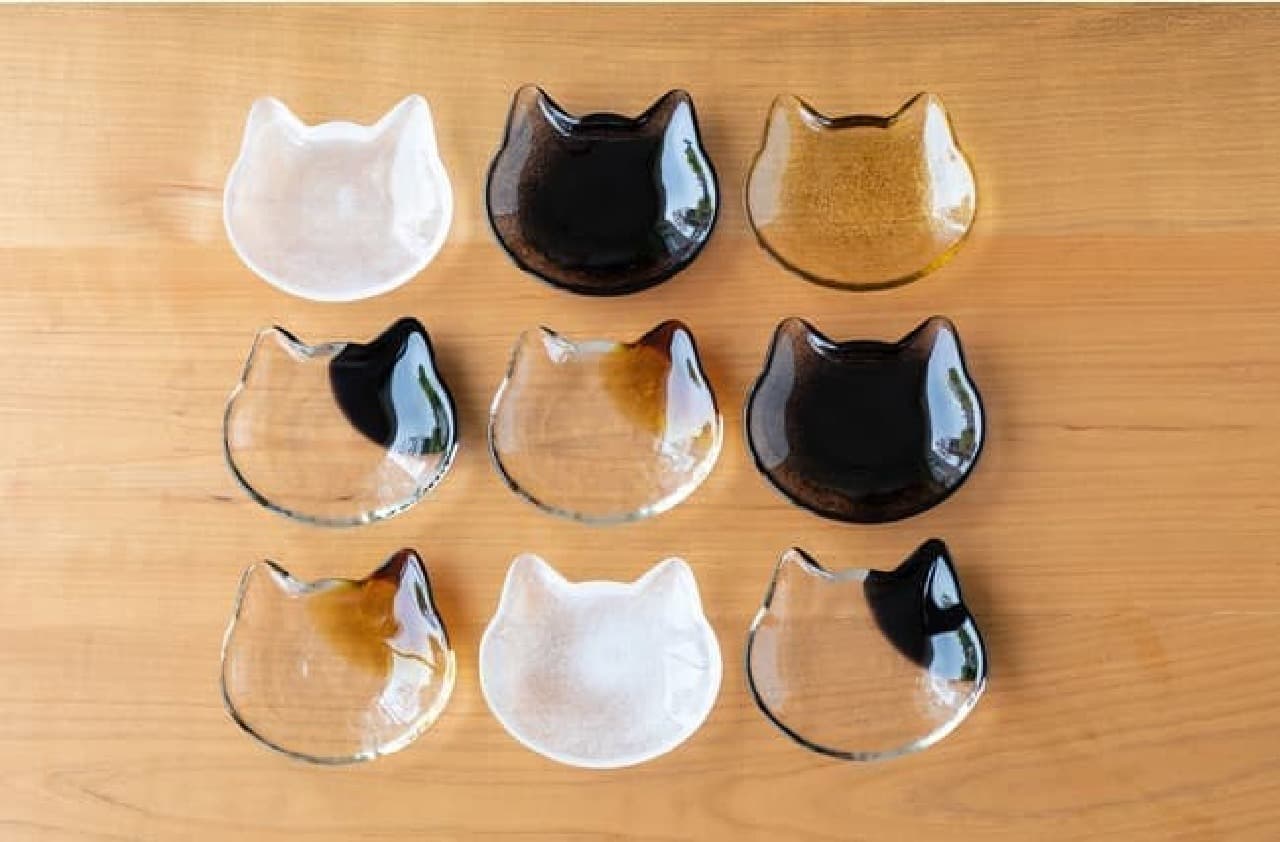 "Kokoneko Craft Small Plate" in Villevan --Simple & modern cat-shaped glass tableware