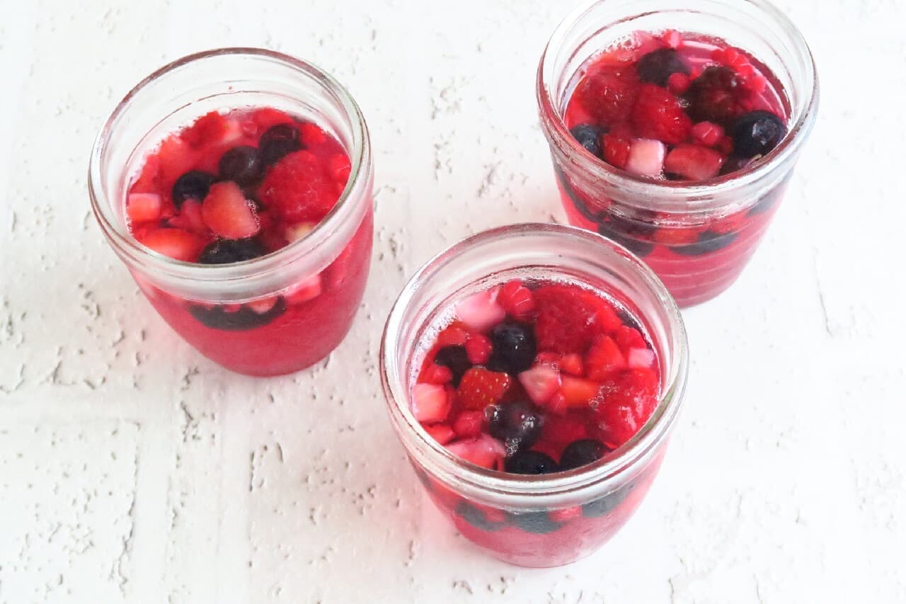 Easy arrangement of 100 petit jelly ace! Fashionable & refreshing mixed berry jelly