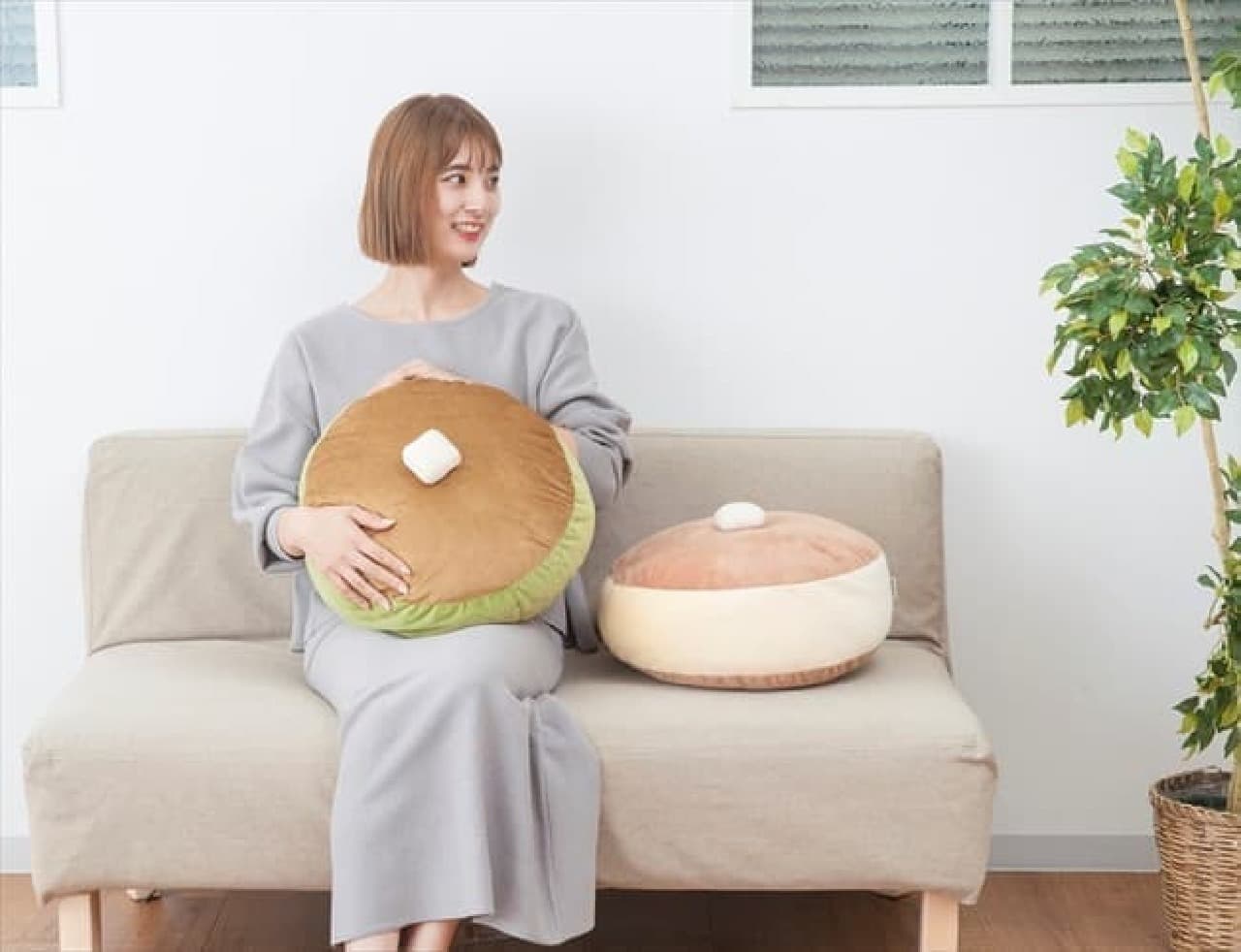"Panque Cushion" at Villevan --French bread-shaped body pillow