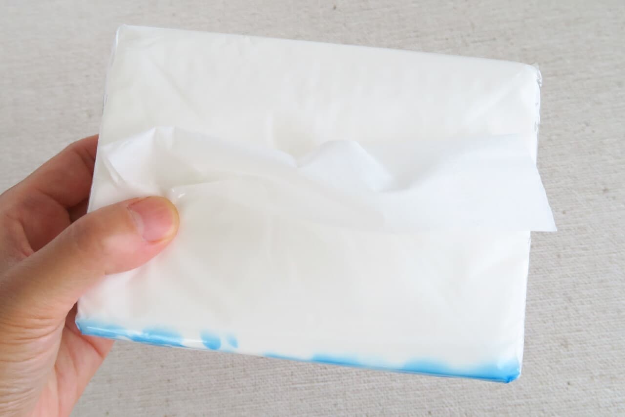Aeon "Compact Tissue Paper" is convenient around the desk! Also for carrying