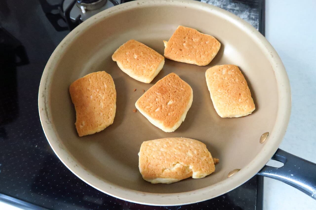 Easy recipe for hot biscuits --Easy with hot cake mix & fragrant in a frying pan