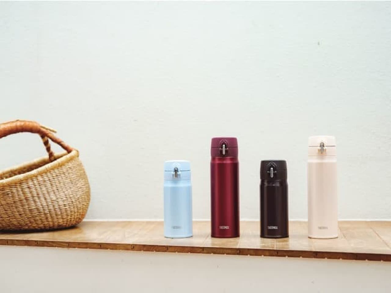 Released "Thermos Vacuum Insulated Mobile Mug (JOH-350 / 500)" --The lid that opens slowly with one touch is convenient.