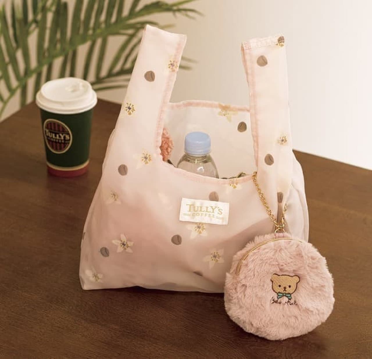 From Tully's such as "Bearful Mini Mini Tote" --Fluffy cute teddy bear goods