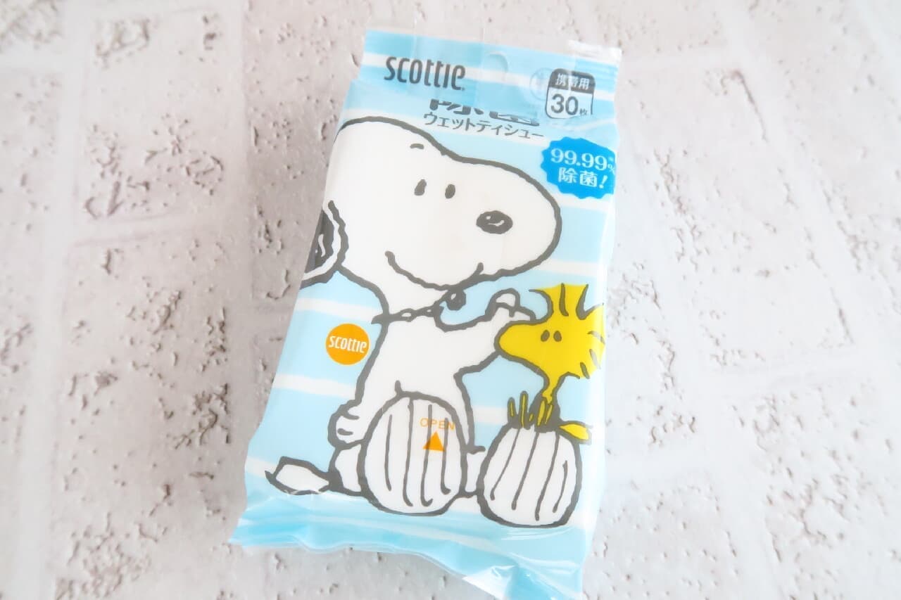 "Kleenex Tissue" Snoopy design is cute! "Scottie Wet Tissue"