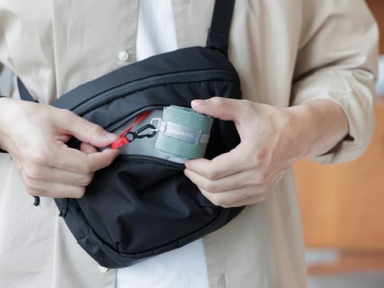 "Spat Minimal Bag Drop" from Marna --Ultra-compact eco bag that can be attached to a carabiner