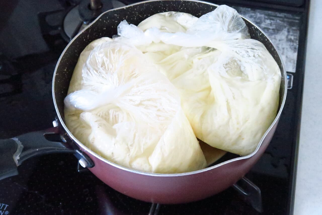 Steamed bread recipe in a plastic bag --Easy with panque mix & just boil in a pan