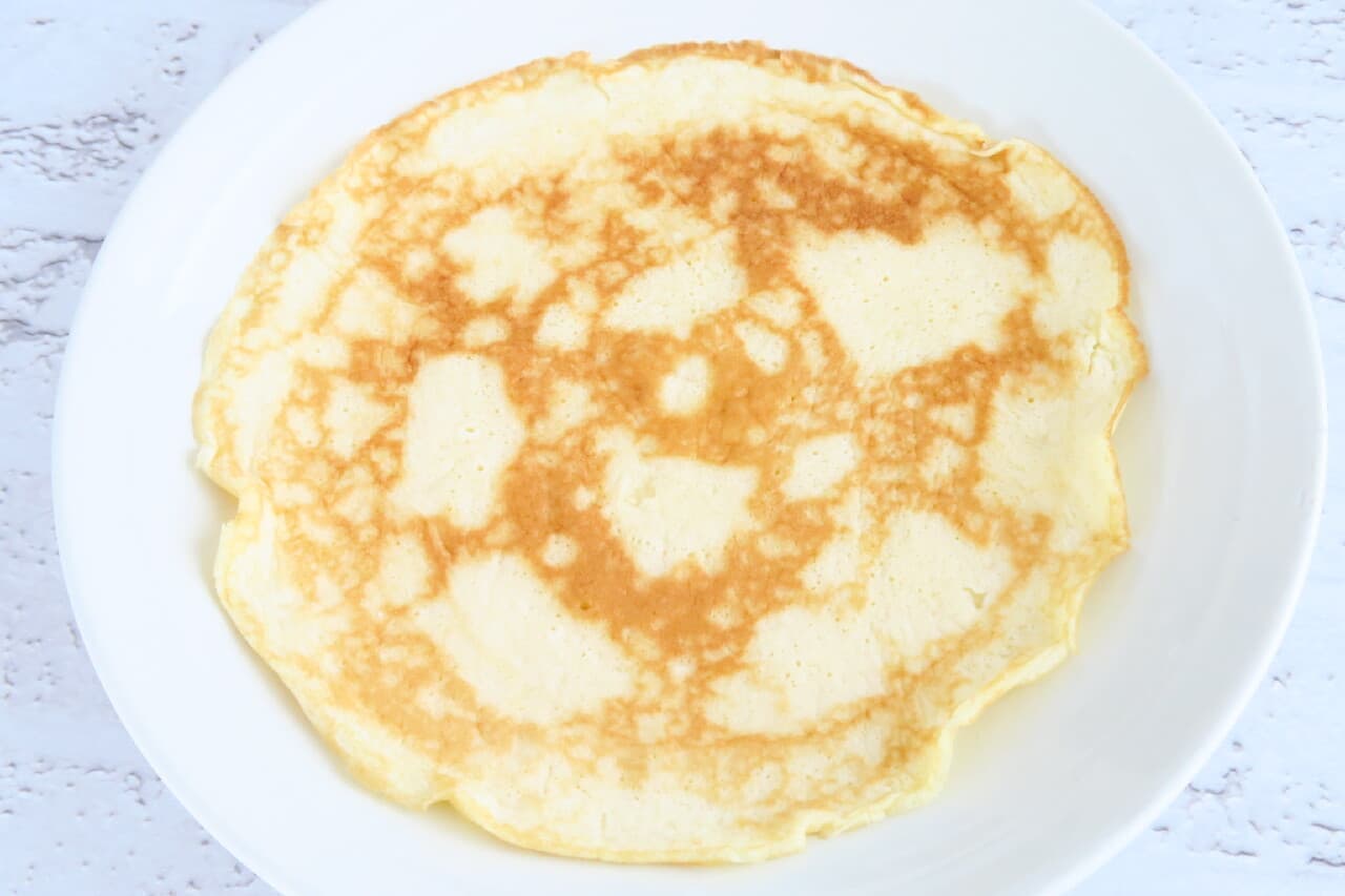 Simple recipe for crepes--with 50g of pancake mix! The thick and chewy texture is delicious