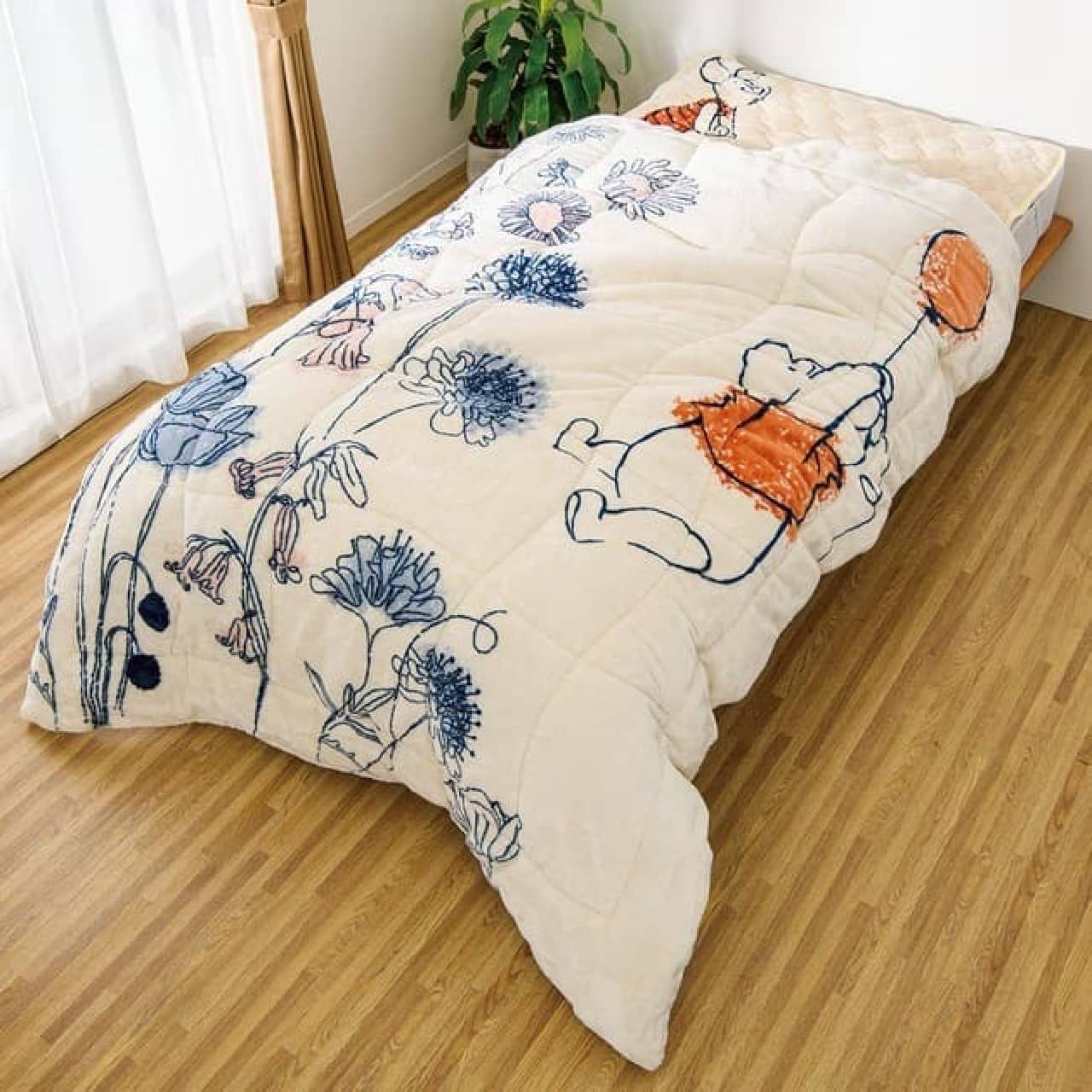 "Heat Loop DX Winnie the Pooh Design" from Dinos --Blanket & mattress to keep warmth