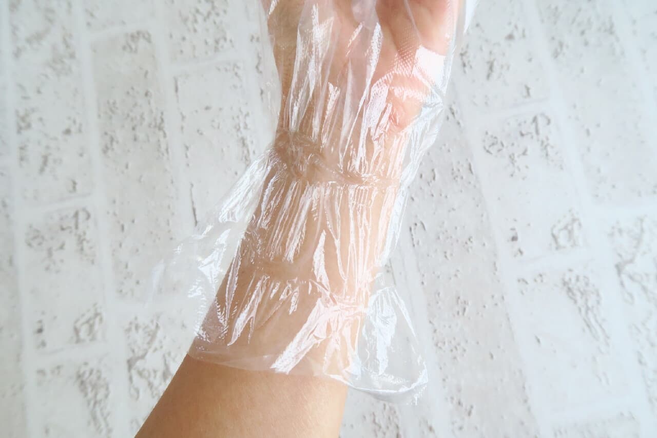 Hundred yen store "polyethylene gloves that fit your wrist" No rubber bands are required and will not slip off! Also for children