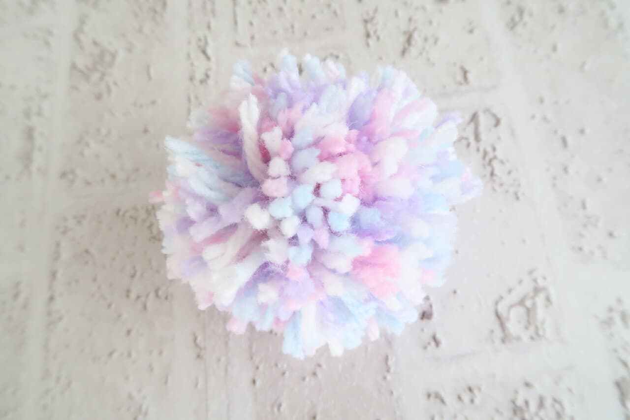 Daiso "Fluffy balls made from yarn" Handmade cute pompoms! Yarn is also 100%