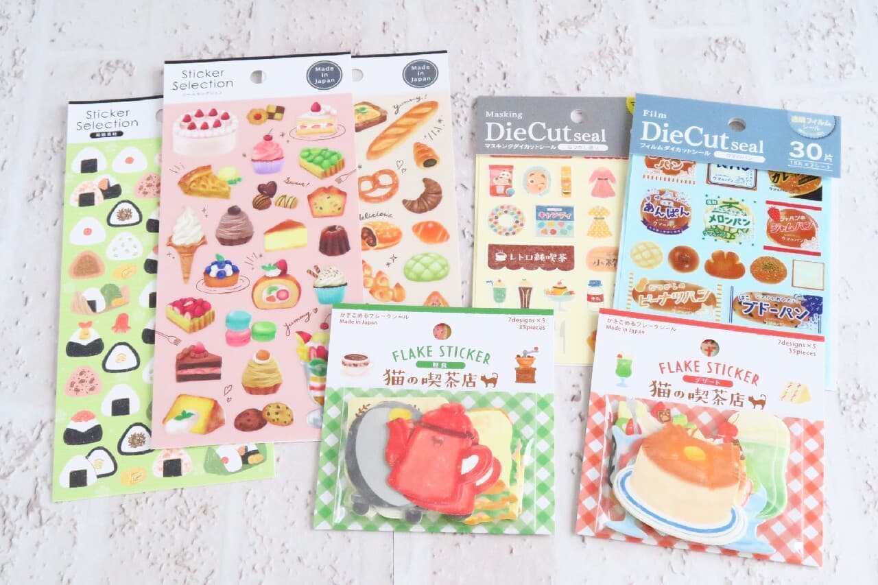 Hundred yen store "cat coffee shop squeeze flake sticker" cute! Also pay attention to retro bread, glossy cake