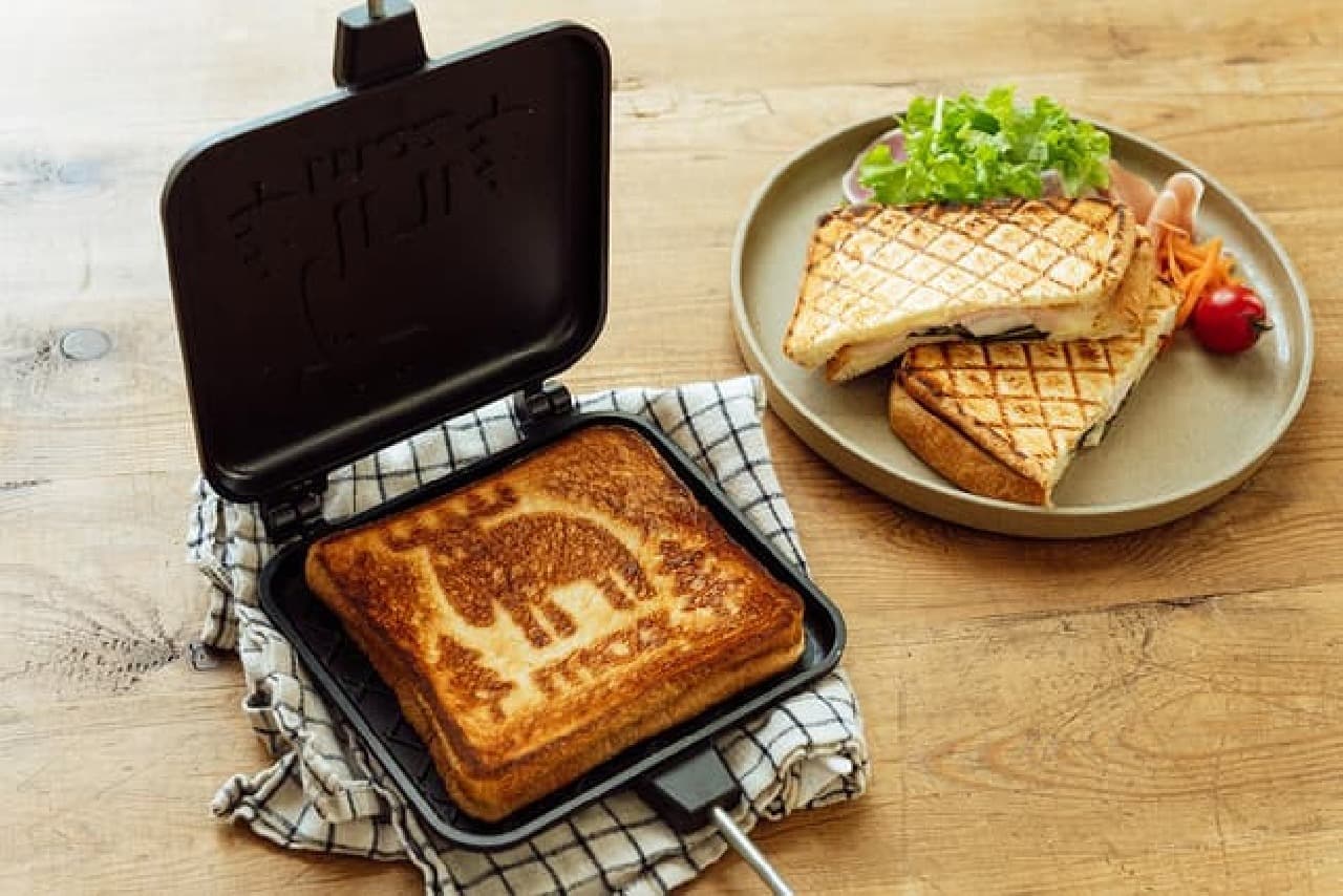 "MOZ OUTDOOR BOOK Hot Sandwich Maker ver." Released --Cute Elk Pattern Hot Sandwich Making! Fashionable cutting board ver.