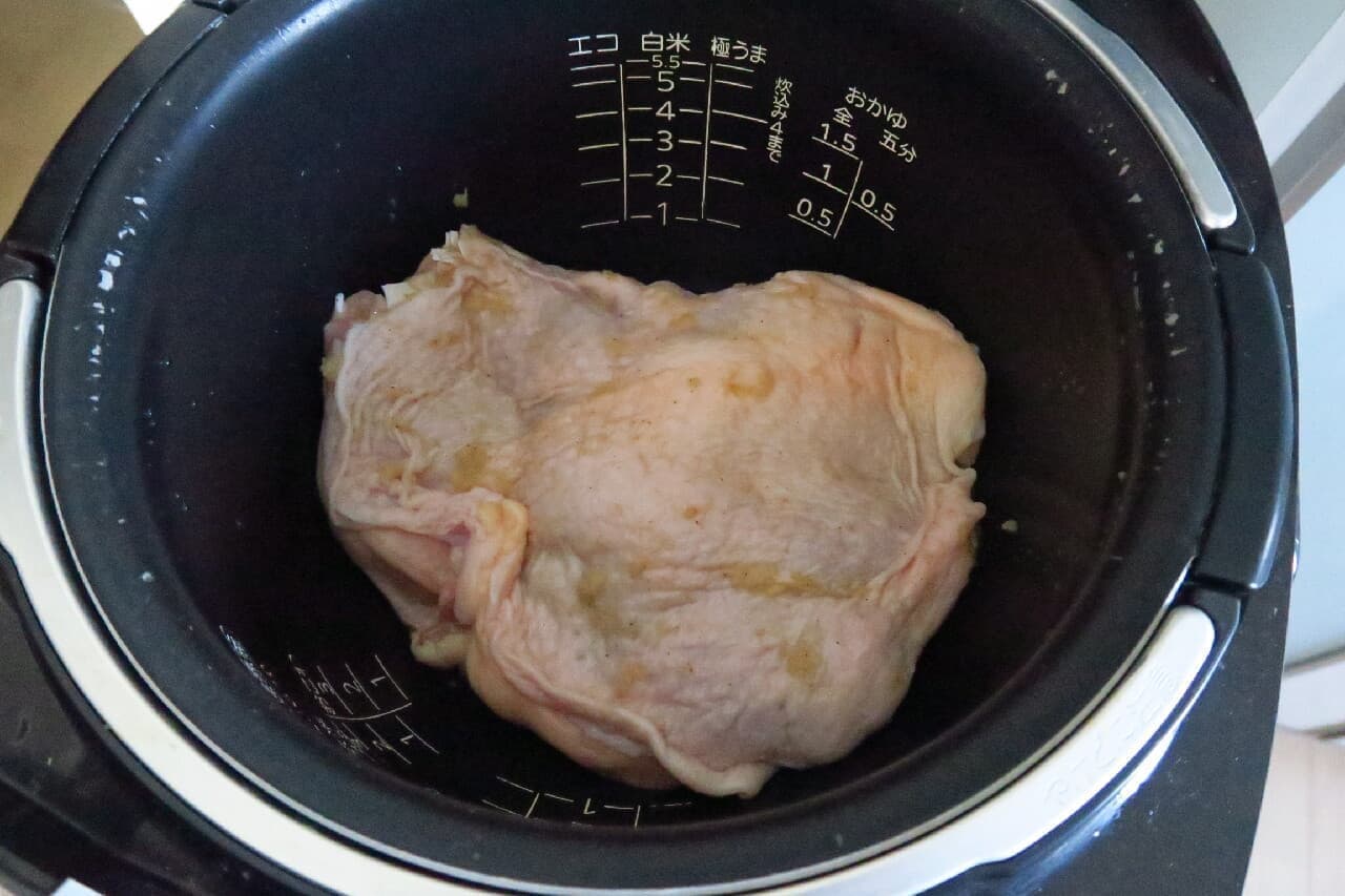 炊飯器で簡単！蒸し鶏のレシピ -- ジューシーで旨みたっぷり