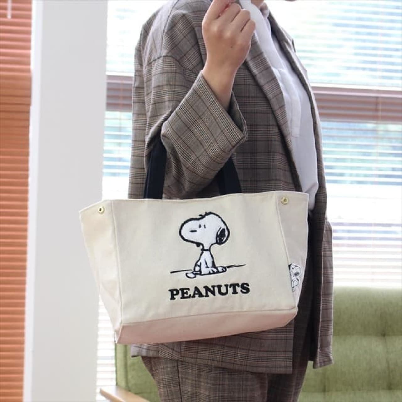 "Snoopy side button tote bag" in Villevan --with a cute tag! Flower beige, comic mocha, etc.
