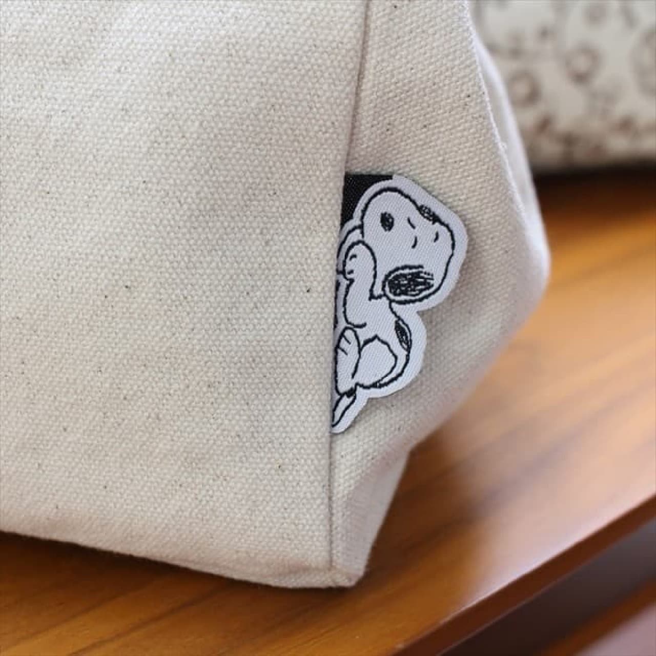 "Snoopy side button tote bag" in Villevan --with a cute tag! Flower beige, comic mocha, etc.