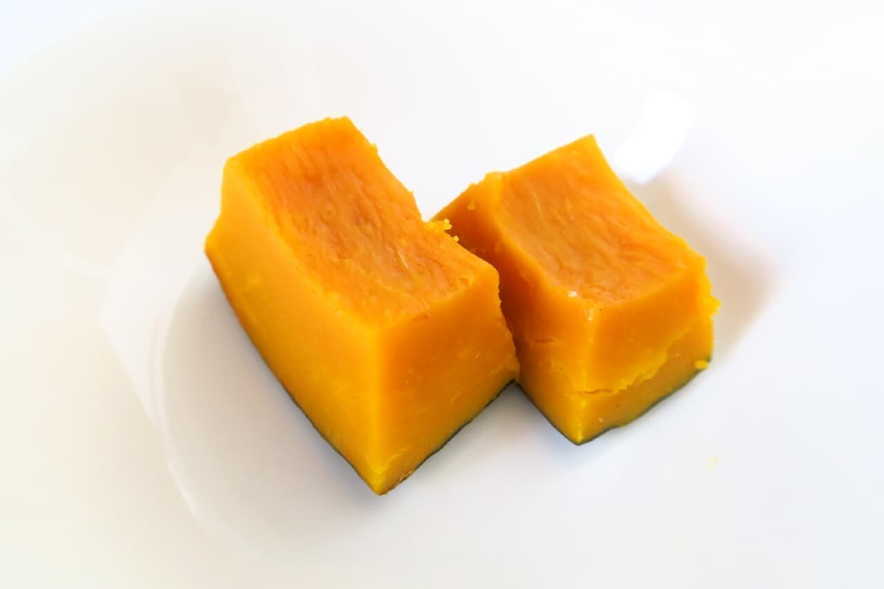 Easy with a rice cooker! Steamed pumpkin recipe --Sweet with salt ♪ For pumpkin salad, soup, etc.