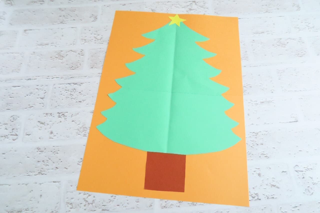 Step 5 With 100 level stickers and color drawing paper! Handmade Christmas tree to enjoy with children --Easy to cut and paste ♪ Does not take up space