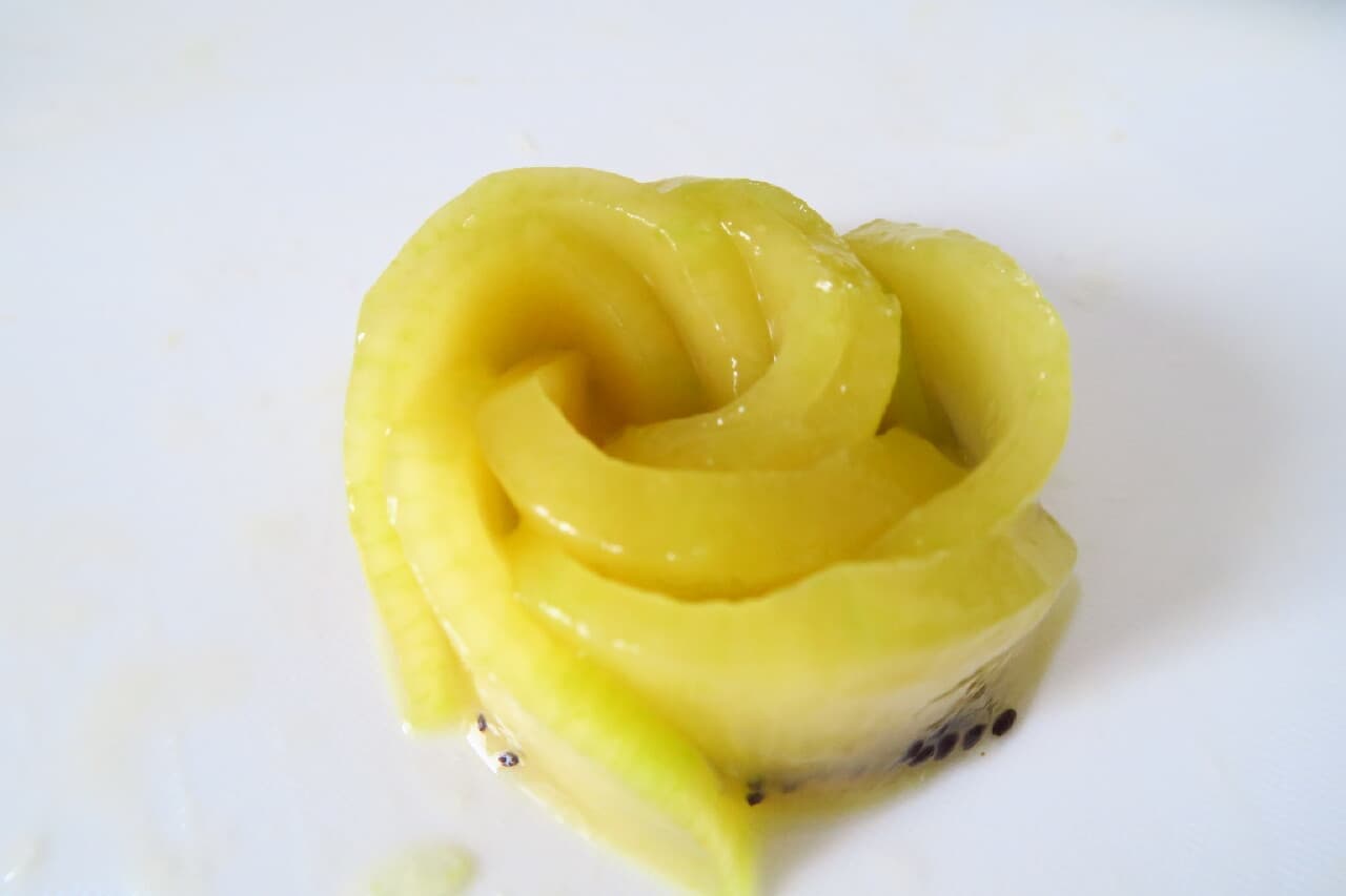 いちご・キウイ・レモンの飾り切り -- ケーキやデザートのデコレーションに役立つ簡単飾り切り3つ