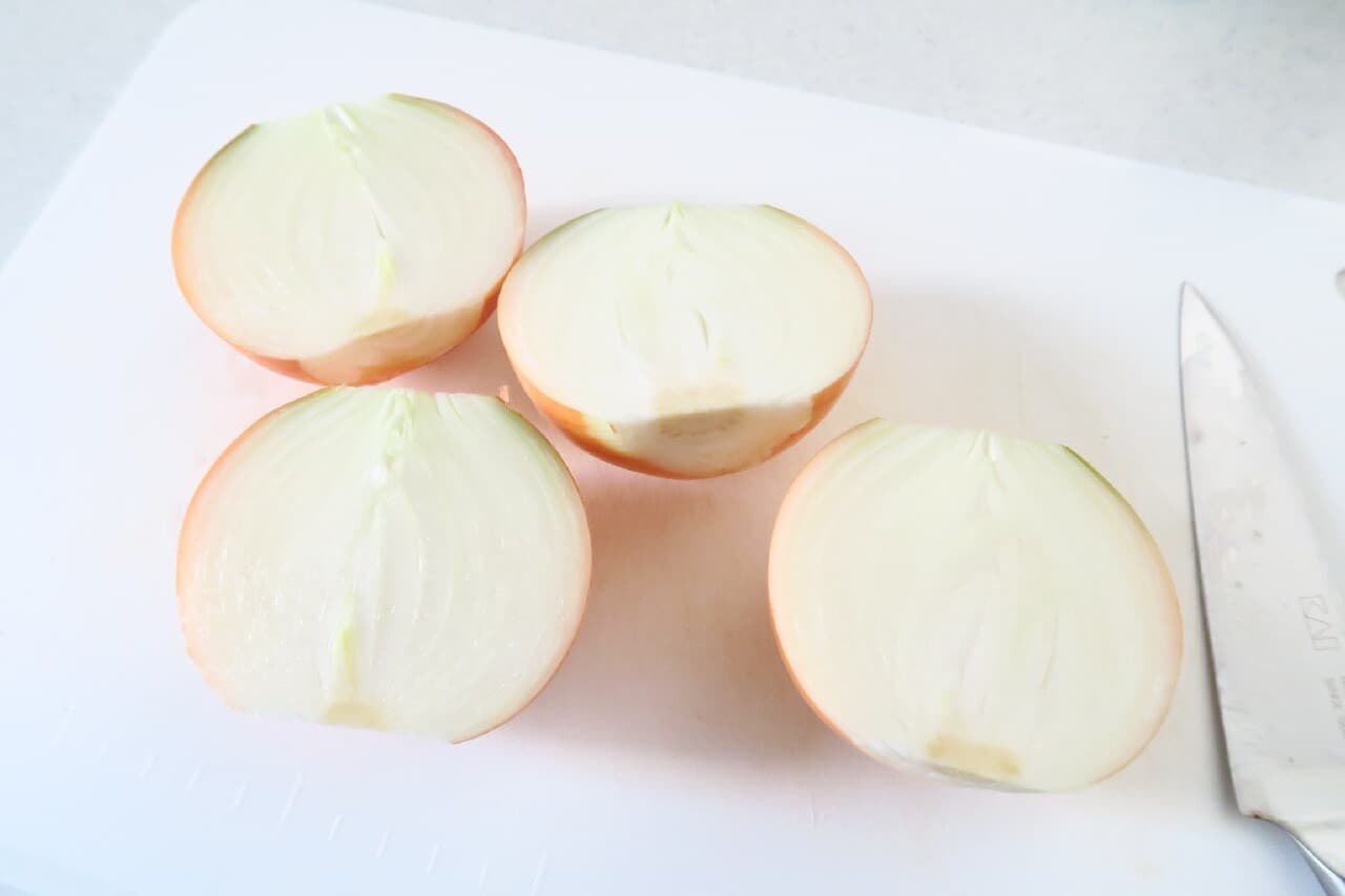 Easy with a rice cooker! Steamed onion recipe --Sweetness that melts and a pleasant crispy feeling just by cutting it in half