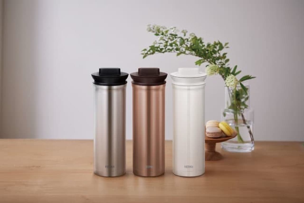 Slim "Thermos Stainless Pot (TTD-1000)" that can be used on the table For draining tea and coffee