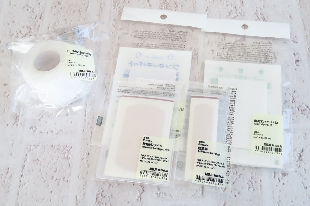 [MUJI] Portable first-aid bonds, bandages that do not require tape, etc. --Compact storage! For going out and disaster prevention