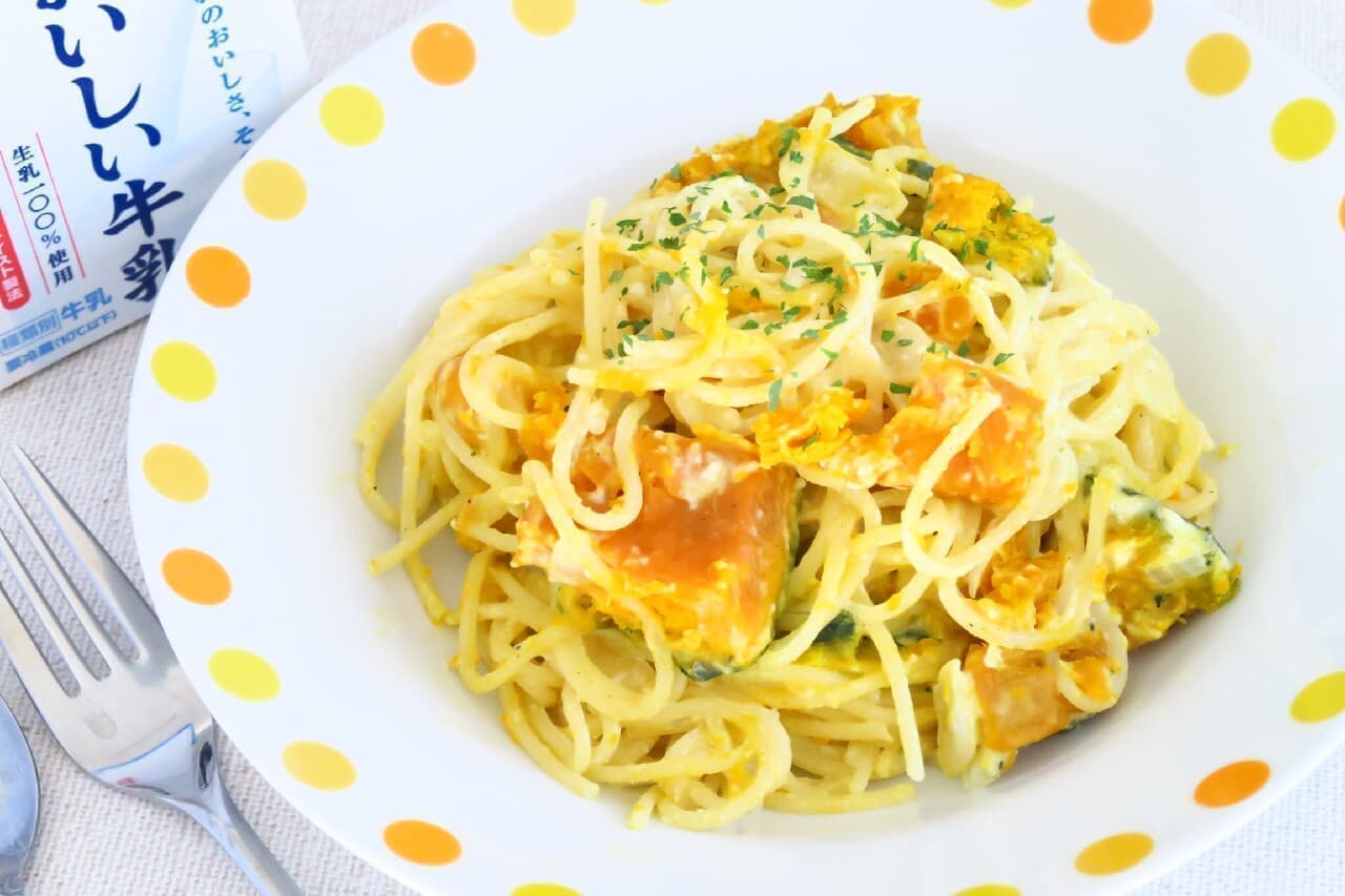 Easy with just one pot! Pumpkin milk pasta --rich creamy taste stewed in milk [milk consumption recipe]