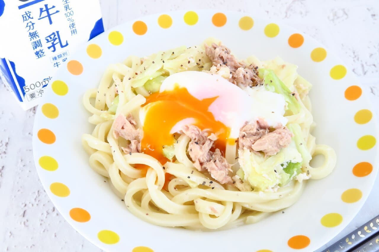 Simple recipe for stewed milk udon --The gentle taste of milk and ponzu in cabbage and tuna cans