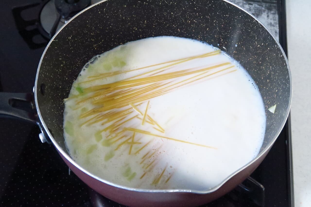 Milk stewed udon, milk champon, pumpkin milk pasta --Noodle cooking recipe stewed with milk [milk consumption]