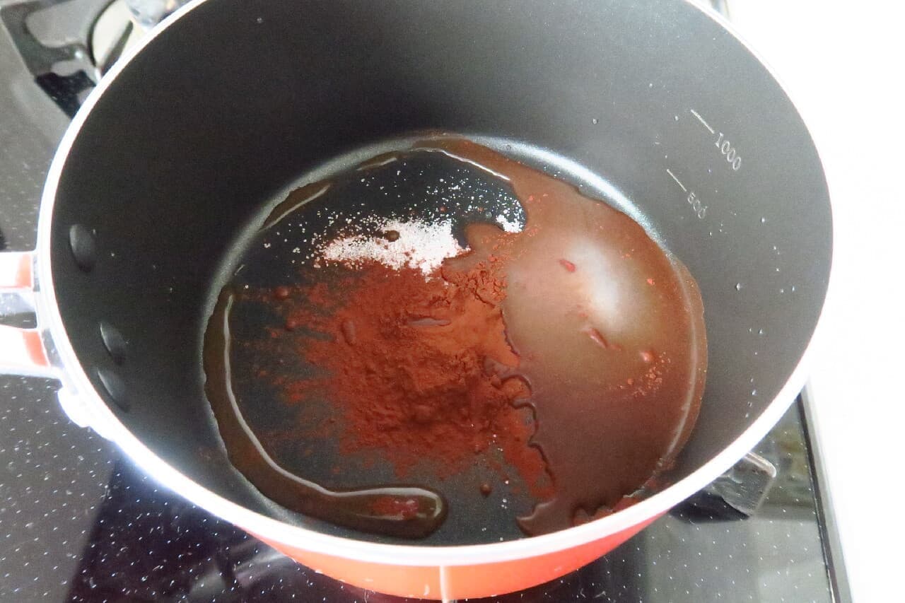 ホットココアのレシピ -- ココア＆砂糖を小鍋でペースト状に！まろやか温まる味わい【牛乳消費】