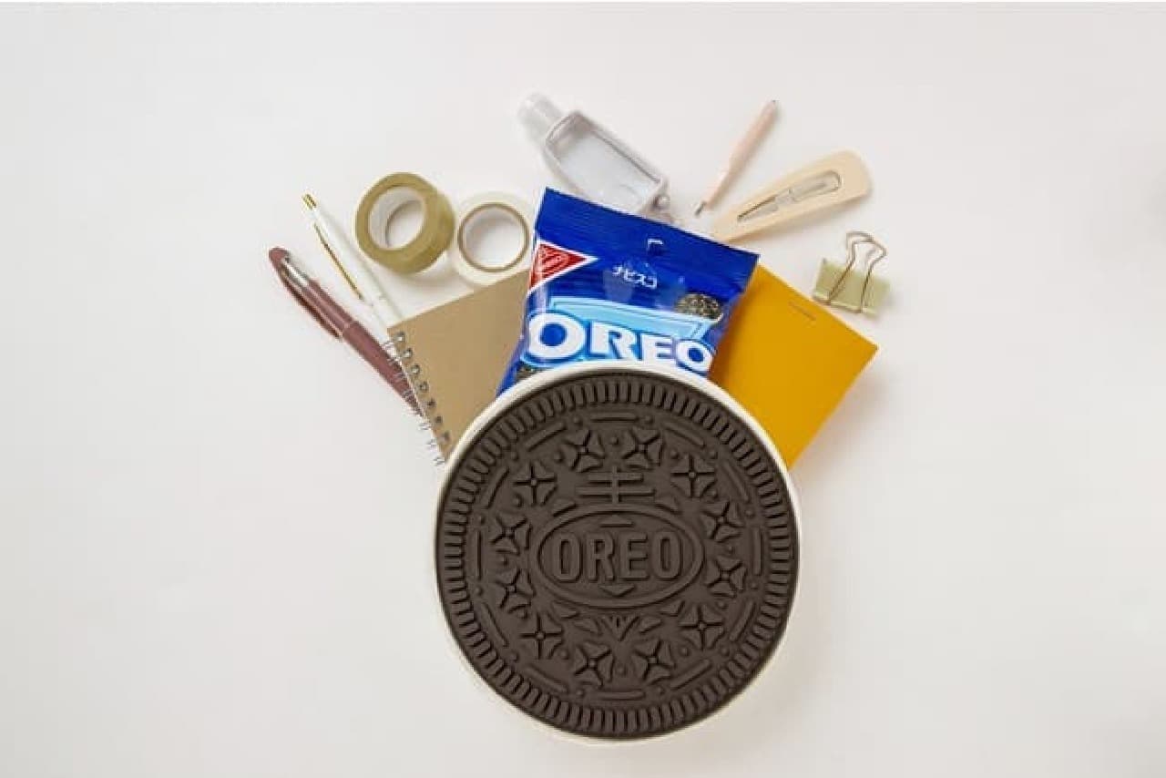 "OREO cookie type pouch BOOK" is now available --Oreo official brand book! With a pouch that looks just like the real thing