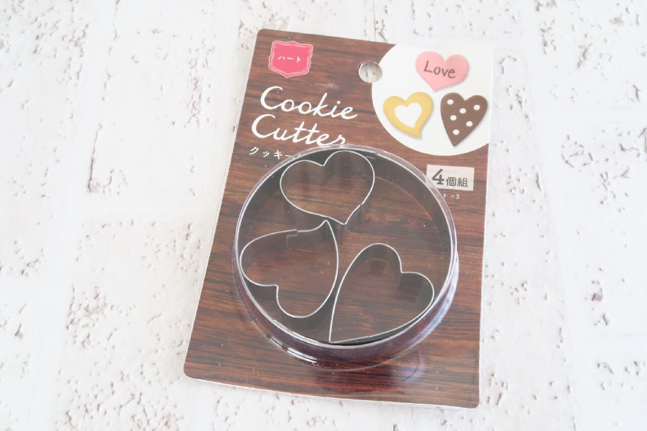 Easy pancake decoration -- using 100-yen cookie cutters! Strawberry jam hearts for a cute look!