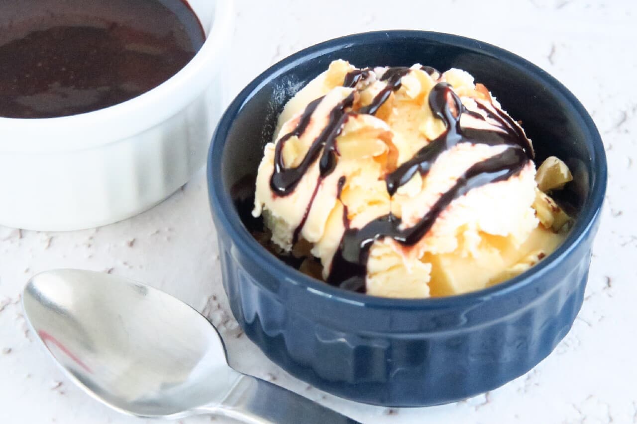 【簡単レシピ】ココアパウダーで作るチョコレートソース -- パンケーキ・アイス・フルーツに！チョコフォンデュ風も