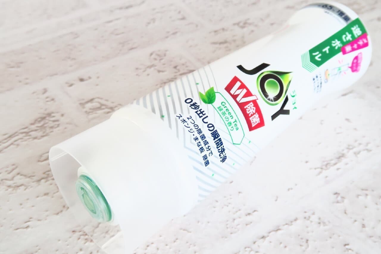 Review of Joy upside-down bottle of kitchen detergent -- smooth dishwashing! Fabreeze co-development W deodorant