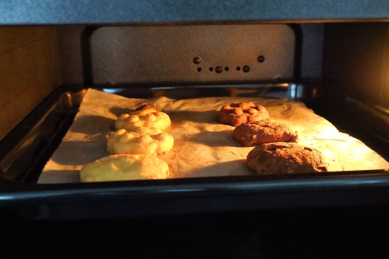100均「半立体デコクッキー型ねこセット」レビュー -- ねこ＆肉球クッキー簡単に ぷっくり可愛い厚み